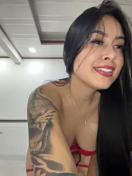 Snapshot of CrisMarulanda chatting on June 21, 6:27 am CrisMarulanda online show from June 21, 6:27 am