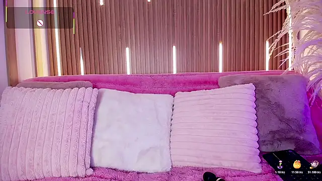 Snapshot of MylaDreams chatting on November 7, 3:28 am MylaDreams online show from November 7, 3:28 am