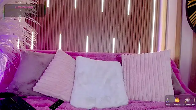 Snapshot of MylaDreams chatting on November 12, 3:29 am MylaDreams online show from November 12, 3:29 am