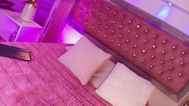 MylaDreams online show from July 28, 3:24 am