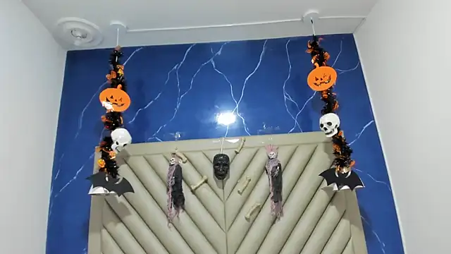 Snapshot of Ibbie_drastic chatting on October 24, 12:01 pm Ibbie drastic online show from October 24, 12:01 pm