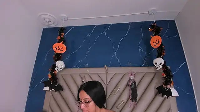 Snapshot of Ibbie_drastic chatting on October 31, 12:06 pm Ibbie drastic online show from October 31, 12:06 pm