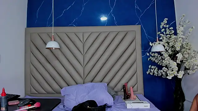 Snapshot of Ibbie_drastic chatting on December 15, 12:09 pm Ibbie drastic online show from December 15, 12:09 pm