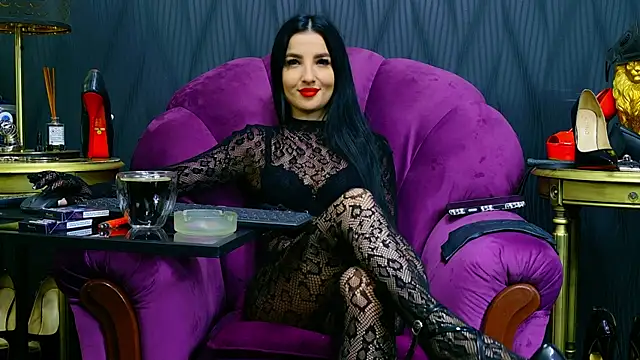 Snapshot of VivianReeve chatting on June 15, 12:18 pm VivianReeve online show from June 15, 12:18 pm