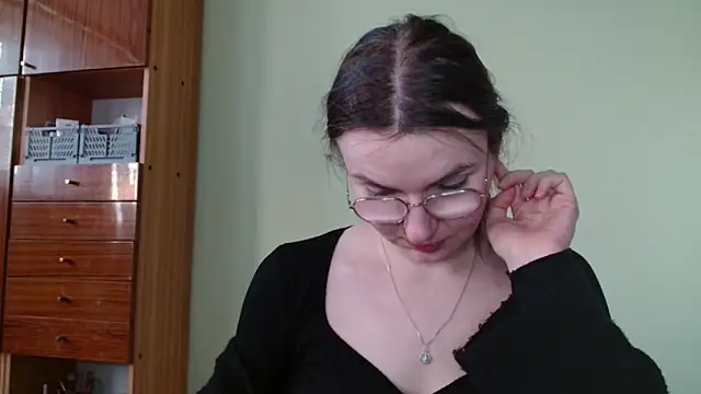 LooveELLYx online show from February 4, 2:43 pm