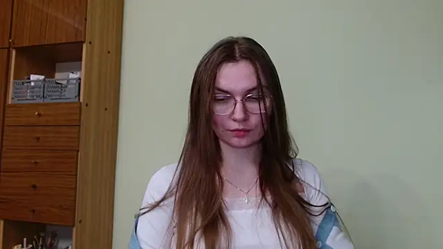 LooveELLYx online show from February 6, 6:13 pm