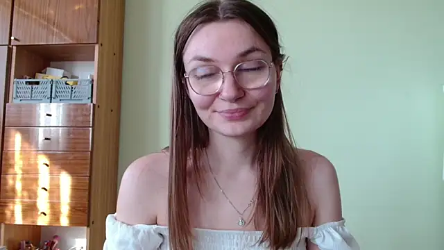 LooveELLYx online show from October 3, 1:52 pm