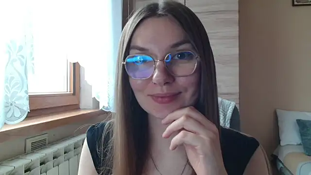 LooveELLYx online show from July 4, 6:30 am