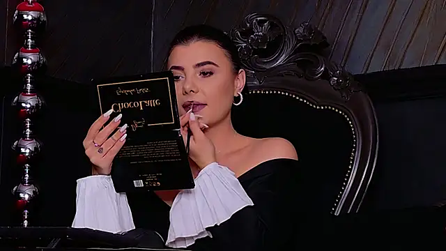Snapshot of MistressEly chatting on July 6, 8:00 pm MistressEly online show from July 6, 8:00 pm