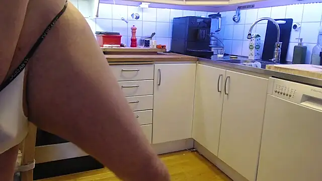 Snapshot of Kleboron chatting on December 2, 7:14 am Kleboron online show from December 2, 7:14 am