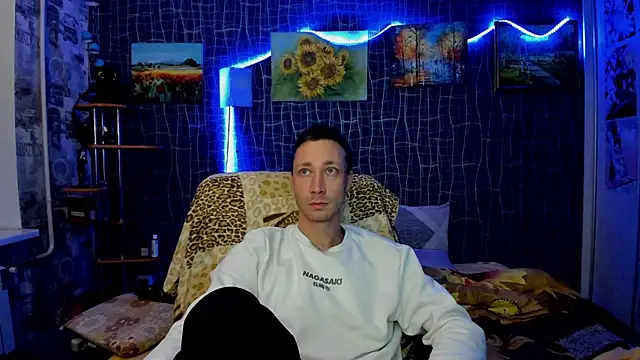 Snapshot of CuteBoy228 chatting on November 25, 8:53 pm CuteBoy228 online show from November 25, 8:53 pm