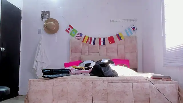 kethe love  online show from June 13, 8:29 pm