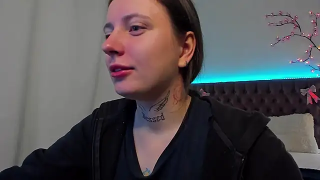 LilaVame online show from October 6, 7:11 pm