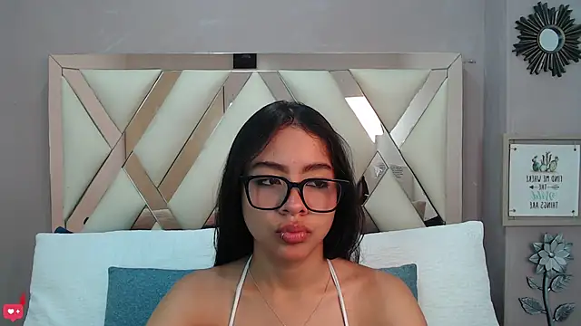 Snapshot of Sky_winter chatting on April 6, 4:08 pm Sky winter online show from April 6, 4:08 pm