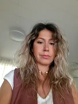 CelynaRoss online show from July 5, 9:38 am
