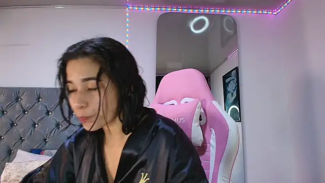 Snapshot of GraceWallace_ chatting on October 29, 11:50 pm GraceWallace online show from October 29, 11:50 pm