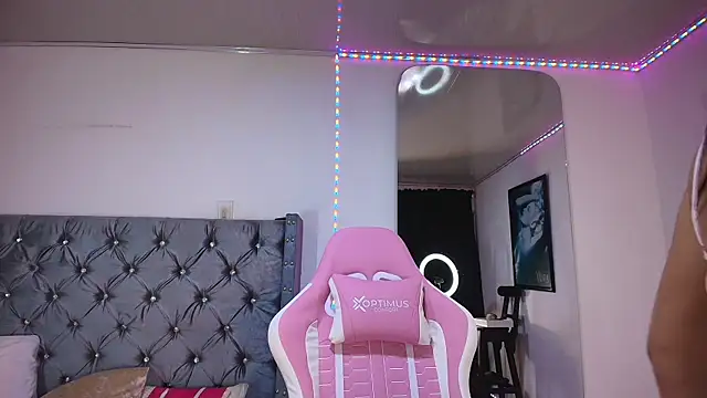 Snapshot of GraceWallace_ chatting on November 1, 12:23 am GraceWallace online show from November 1, 12:23 am