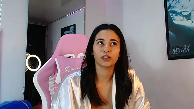 Snapshot of GraceWallace_ chatting on November 30, 1:42 am GraceWallace online show from November 30, 1:42 am