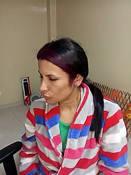 Snapshot of karinnahotdirty chatting on November 6, 8:54 pm karinnahotdirty online show from November 6, 8:54 pm