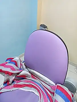 Snapshot of karinnahotdirty chatting on December 13, 8:47 pm karinnahotdirty online show from December 13, 8:47 pm