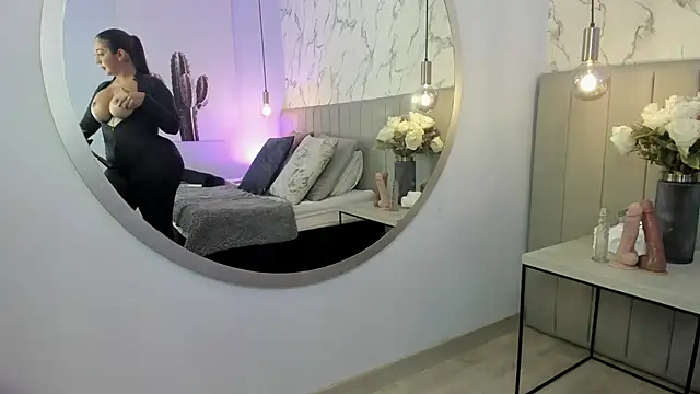 Snapshot of Karlla_Brown chatting on June 1, 11:23 am Karlla Brown online show from June 1, 11:23 am