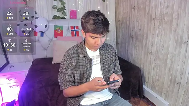 Snapshot of Thiago_Kozak chatting on July 2, 2:56 pm Thiago Kozak online show from July 2, 2:56 pm