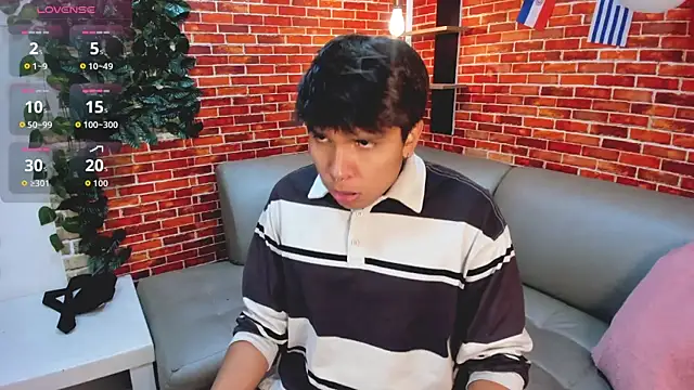 Snapshot of Thiago_Kozak chatting on July 8, 2:54 pm Thiago Kozak online show from July 8, 2:54 pm
