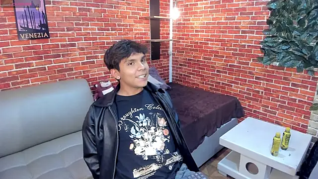 Snapshot of Thiago_Kozak chatting on July 15, 2:17 am Thiago Kozak online show from July 15, 2:17 am