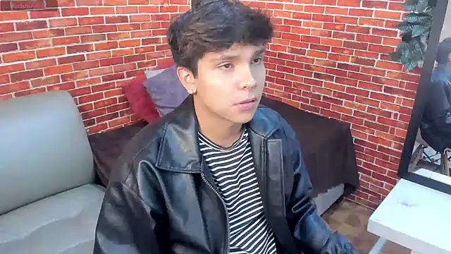 Snapshot of Thiago_Kozak chatting on July 17, 1:18 pm Thiago Kozak online show from July 17, 1:18 pm