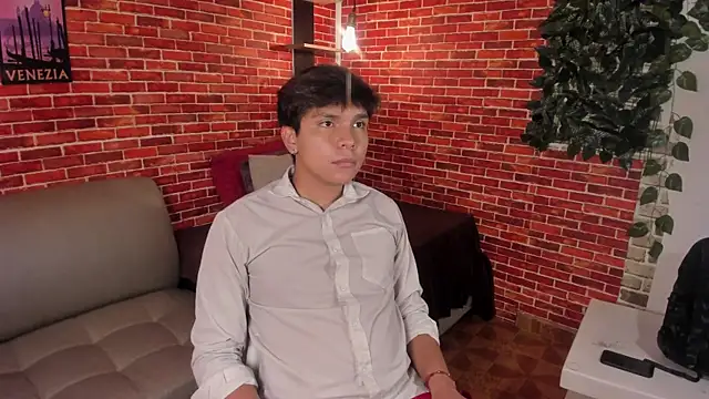 Snapshot of Thiago_Kozak chatting on July 21, 1:35 pm Thiago Kozak online show from July 21, 1:35 pm