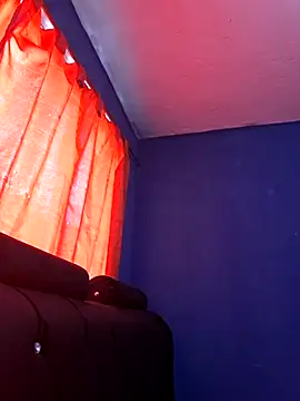 Snapshot of Hanna_Kieran chatting on November 14, 2:05 pm Hanna Kieran online show from November 14, 2:05 pm