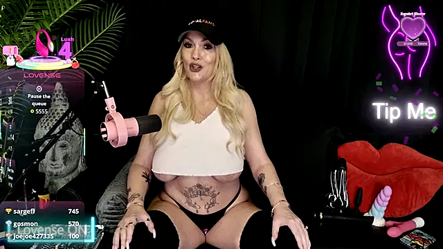 Snapshot of Daisy_Hotwife chatting on November 9, 8:18 pm Daisy Hotwife online show from November 9, 8:18 pm