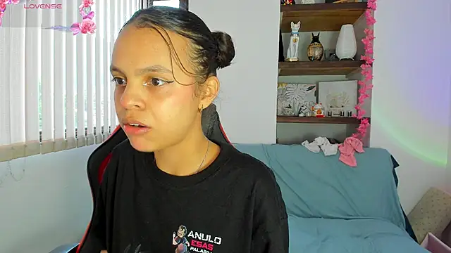 Snapshot of Danesacronin chatting on November 7, 10:10 pm Danesacronin online show from November 7, 10:10 pm