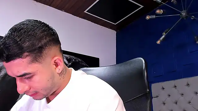 king falconer online show from December 14, 11:42 pm