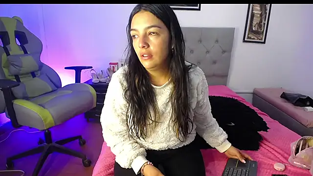 Esmeraldaa- online show from October 4, 4:32 am