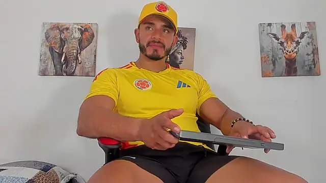 Snapshot of magnusclark chatting on July 3, 6:14 pm magnusclark online show from July 3, 6:14 pm