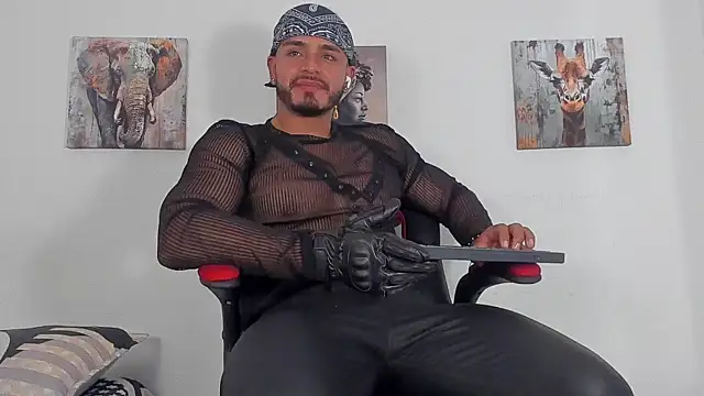 Snapshot of magnusclark chatting on July 8, 6:34 pm magnusclark online show from July 8, 6:34 pm