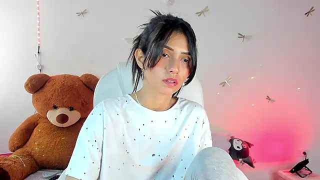 Snapshot of princessluna_19 chatting on September 19, 9:48 pm princessluna 19 online show from September 19, 9:48 pm