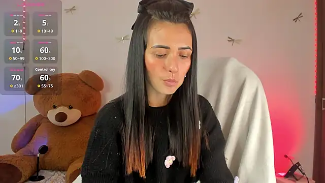 Snapshot of princessluna_19 chatting on October 18, 9:15 pm princessluna 19 online show from October 18, 9:15 pm