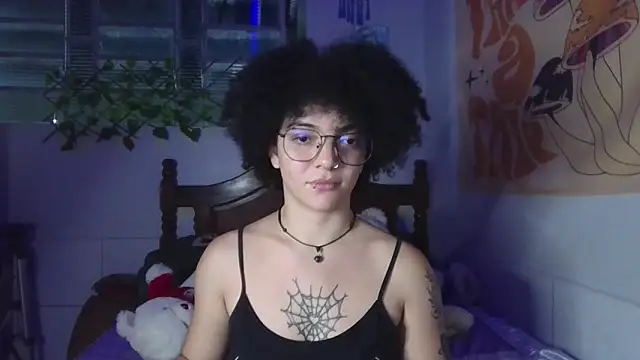 Snapshot of CamillyBlum chatting on April 1, 1:17 am CamillyBlum online show from April 1, 1:17 am
