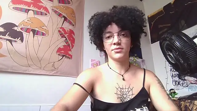 Snapshot of CamillyBlum chatting on April 2, 5:32 pm CamillyBlum online show from April 2, 5:32 pm