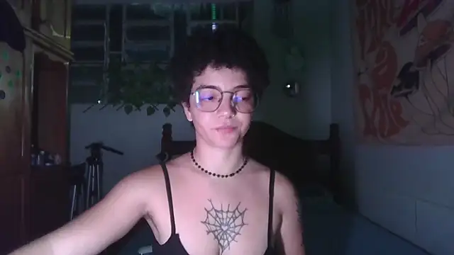 Snapshot of CamillyBlum chatting on April 16, 11:40 pm CamillyBlum online show from April 16, 11:40 pm