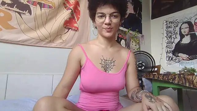 Snapshot of CamillyBlum chatting on April 21, 4:12 pm CamillyBlum online show from April 21, 4:12 pm