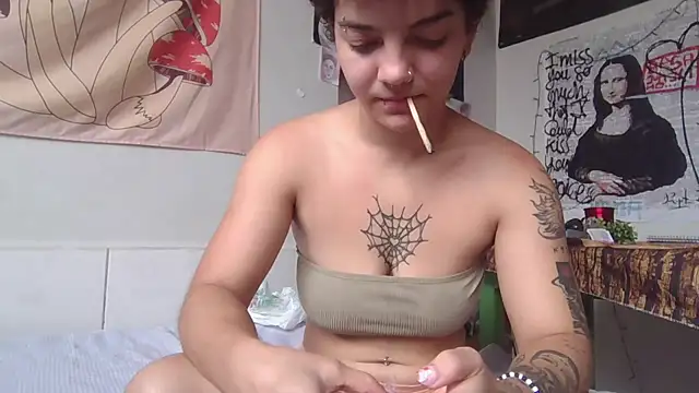 Snapshot of CamillyBlum chatting on April 22, 6:31 pm CamillyBlum online show from April 22, 6:31 pm