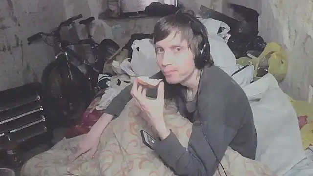 Snapshot of makarov1993 chatting on May 18, 6:36 pm makarov1993 online show from May 18, 6:36 pm