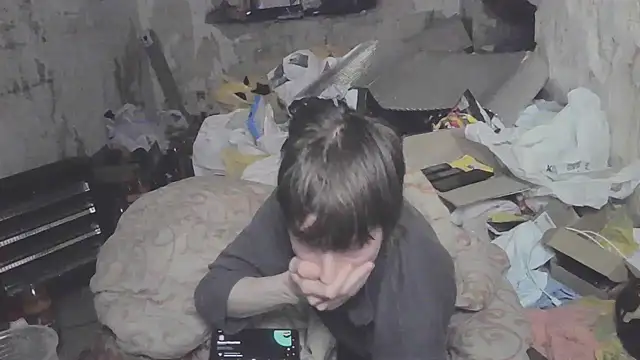 Snapshot of makarov1993 chatting on May 27, 9:17 am makarov1993 online show from May 27, 9:17 am