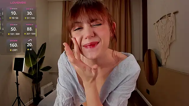 Snapshot of chloe_dreammm chatting on October 26, 5:13 am chloe dreammm online show from October 26, 5:13 am