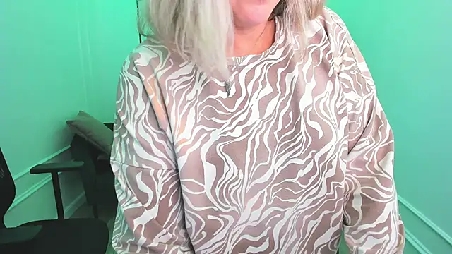 Snapshot of NinaStarle chatting on September 12, 4:23 am NinaStarle online show from September 12, 4:23 am