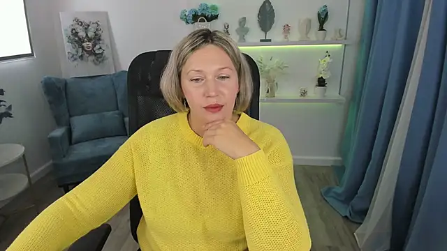 Snapshot of NinaStarle chatting on October 1, 5:35 am NinaStarle online show from October 1, 5:35 am