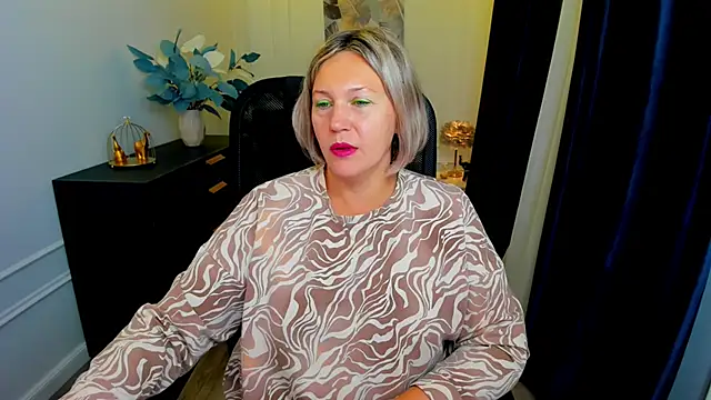 Snapshot of NinaStarle chatting on October 3, 4:42 am NinaStarle online show from October 3, 4:42 am